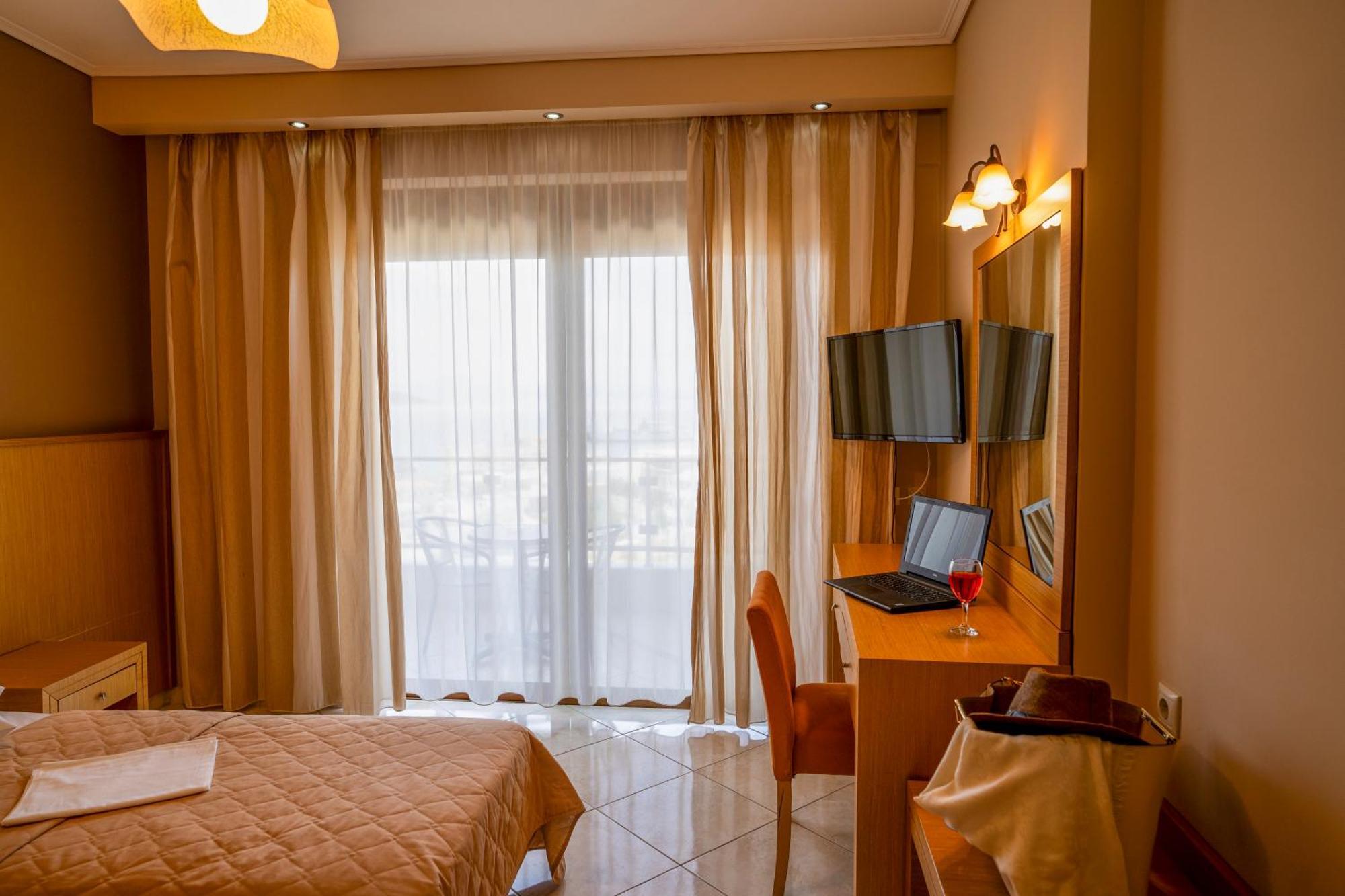 Evia Hotel & Suites Marmari  Bagian luar foto