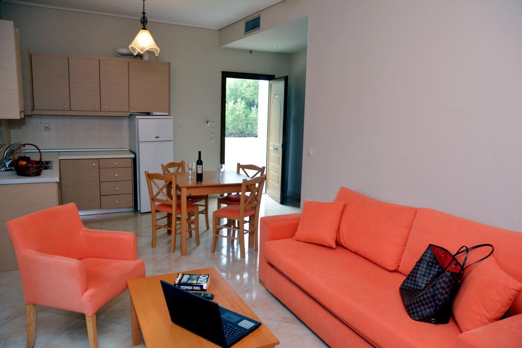 Evia Hotel & Suites Marmari  Bagian luar foto